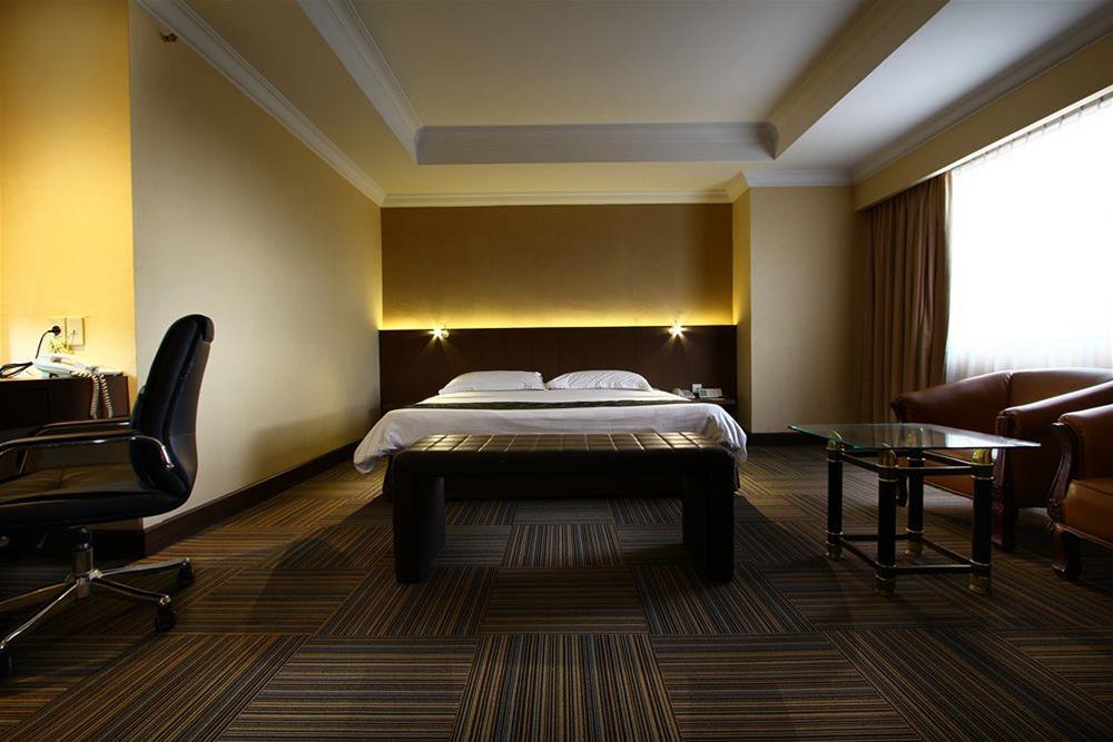 Aiho Hotel Medan Zewnętrze zdjęcie
